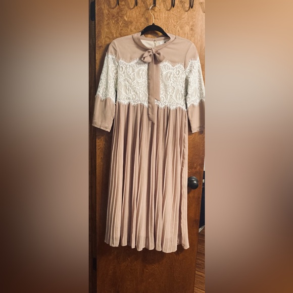 Beige and lace Dainty Jewells Dress! - Picture 2 of 7